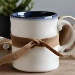Offrir de la céramique artisanale, c’est privilégier un objet unique, durable et porteur de sens. Découvrez pourquoi ce choix est un engagement.
