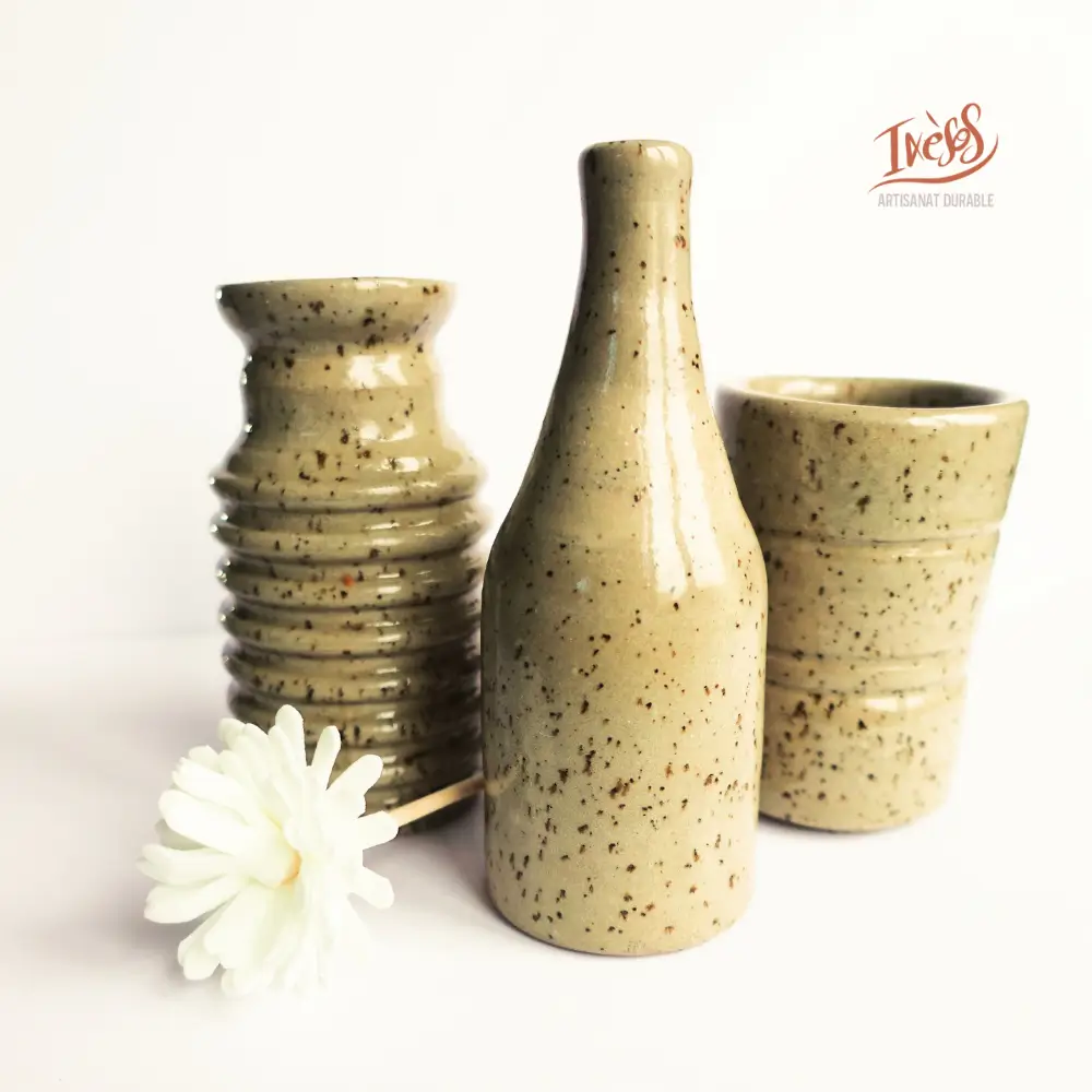 Céramique artisanale collection U Granitu, vases et contenants décoratifs aux textures minérales pour la décoration et les arts de la table