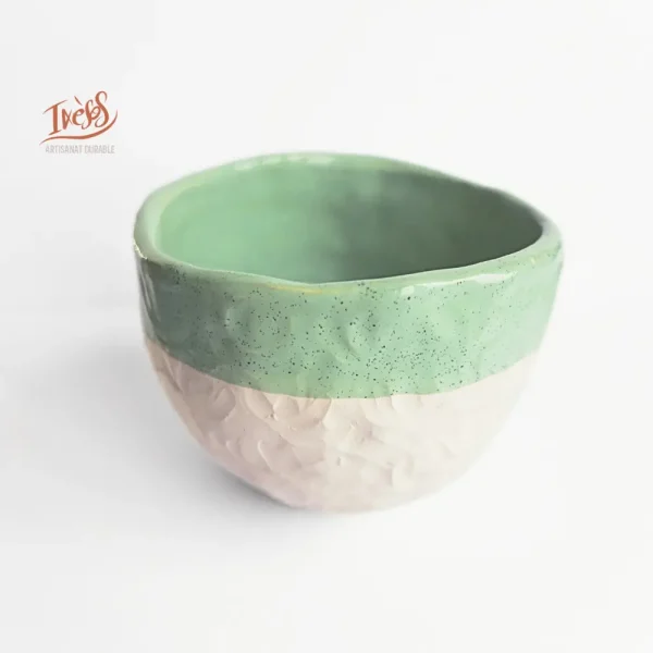 Bol en faïence artisanale vert menthe A Menta, modelé au pincé, base mate texturée – Ixèsos