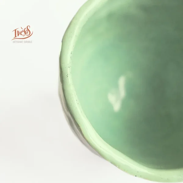 Bol en faïence artisanale A Menta : intérieur émaillé vert menthe, fait main – Ixèsos