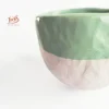 Bol A Menta Ixèsos : détail de l’émail vert menthe et base claire mate texturée, faïence artisanale